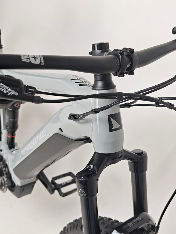 Highlighting key features of the Haibike AllTrail 5 27.5 2022 Full Suspension e-Bike, presented in excellent condition. Purchase for £1,870.00 at eMado!