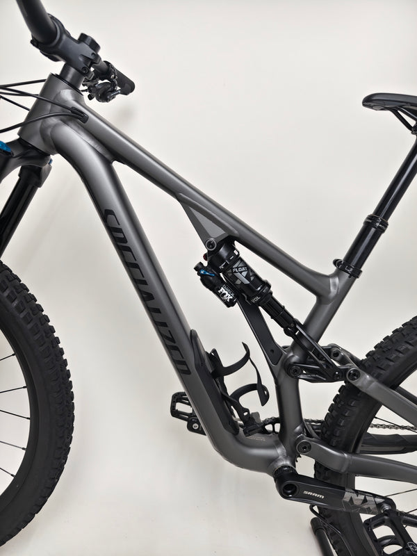 Image of chainring and crankset on the Specialized Stumpjumper EVO Comp Alloy 29 Medium S3.