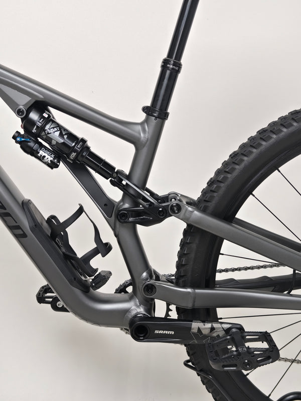 Image showing the top tube of Specialized Stumpjumper EVO Comp Alloy 29 Medium S3.