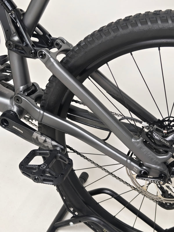 Captured image of the Specialized Stumpjumper EVO Comp Alloy 29 Medium S3 in good lighting.