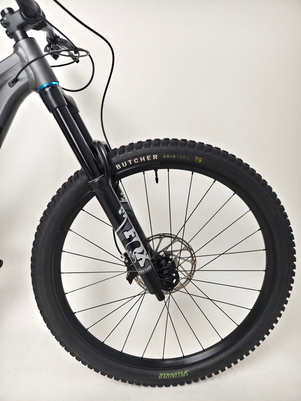 Specialized Stumpjumper EVO Comp Alloy 29 Medium S3 captured in a natural riding environment.