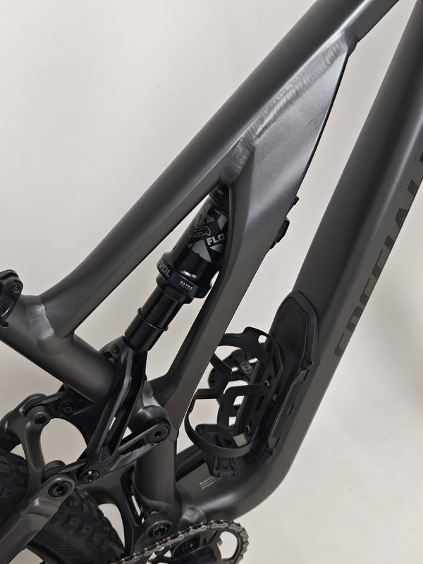 Image of Specialized Stumpjumper EVO Comp Alloy 29 Medium S3 in a parked position.