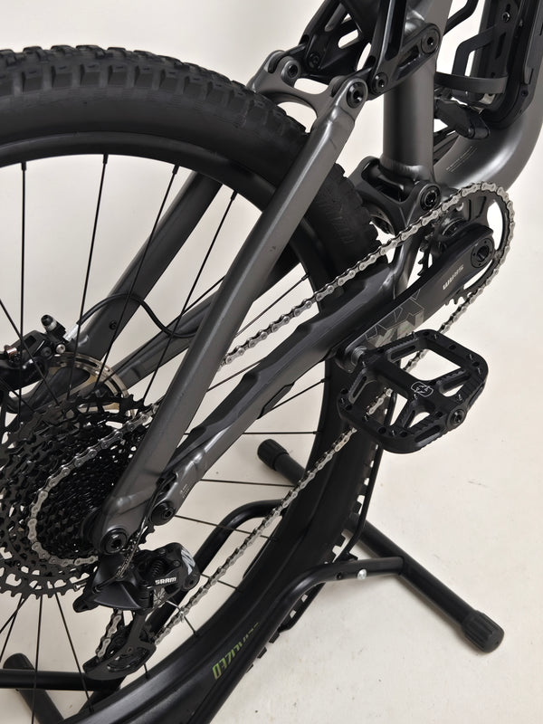 Image of Specialized Stumpjumper EVO Comp Alloy 29 Medium S3 in motion on a trail.