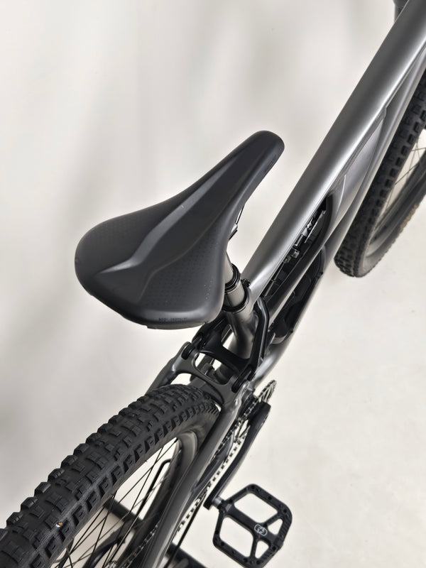 Image showcasing the Specialized Stumpjumper EVO Comp Alloy 29 Medium S3 in an action shot.