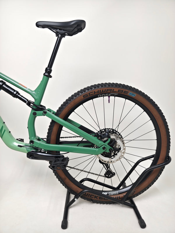 Bicycle accessory detail on the 2023 Canyon Neuron 7 Full Suspension Bike, showcasing the dropper seat post in Large size, in Very Good Condition.