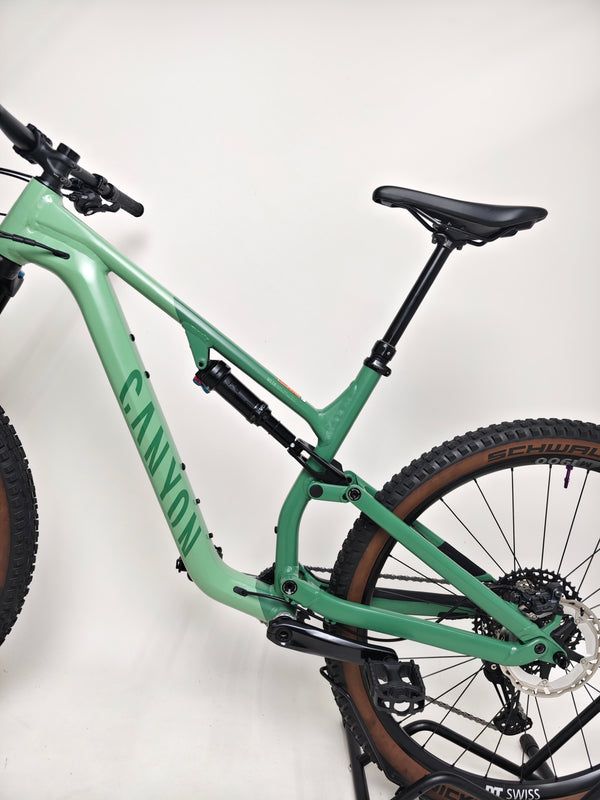 Configuration detail of the 2023 Canyon Neuron 7 Full Suspension Bike, focusing on the handlebars in Large size, in Very Good Condition.