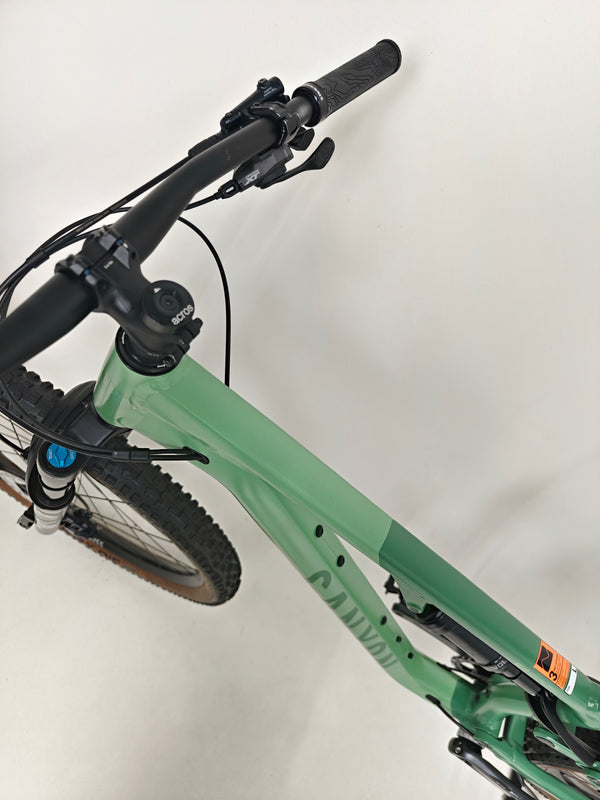 View of gear shifting functionality on the 2023 Canyon Neuron 7 Full Suspension Bike, highlighting Shimano DEORE XT M8100, in Very Good Condition.