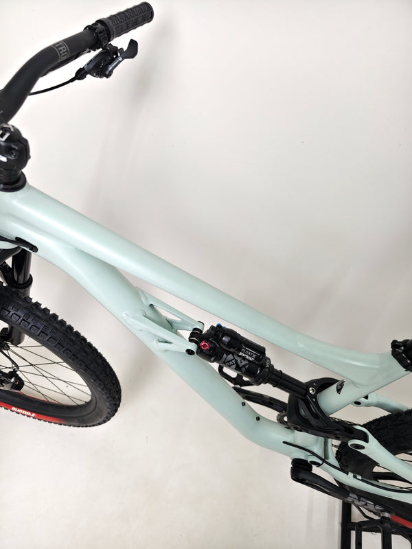 Image of the Specialized Status 160 2023 Large S4 bike showcasing its suspension system, available in excellent used condition for £1,750 (RRP £2,900).