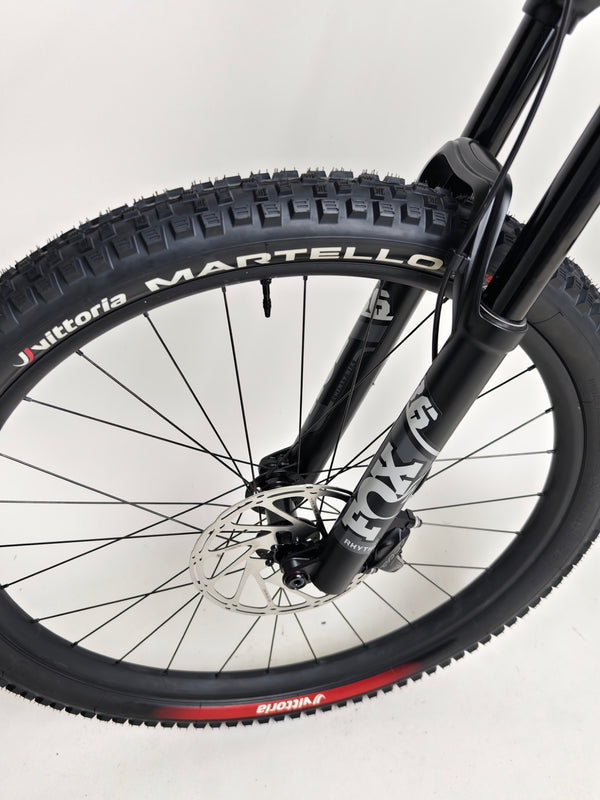 Panoramic view of the Specialized Status 160 2023 Large S4 bike demonstrating its features and excellent used condition for £1,750 (RRP £2,900).