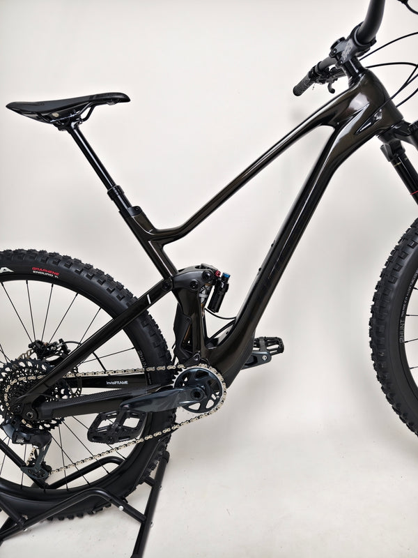 The innovative technology of the 2023 Lapierre Zesty AM CF 8.9 Large bike for sale at £2,850.