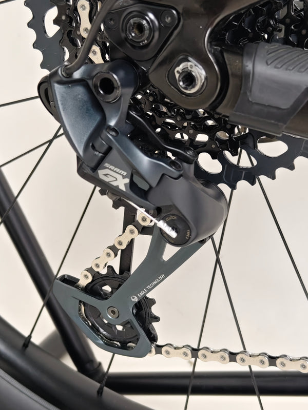 The stylish design of the 2023 Lapierre Zesty AM CF 8.9 Large bike showcased, available at a price of £2,850.