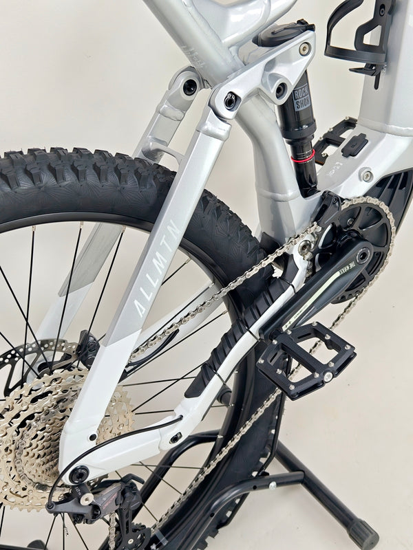 Haibike AllMtn 3 2023 / LARGE / FS e-Bike / Excellent Condition / Only 121 Miles!