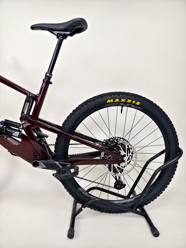 Santa Cruz Nomad 5 C R 27.5 2022 / LARGE / Carbon / Excellent Condition