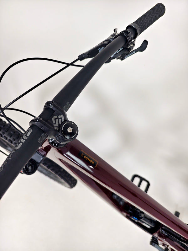 Santa Cruz Nomad 5 C R 27.5 2022 / LARGE / Carbon / Excellent Condition
