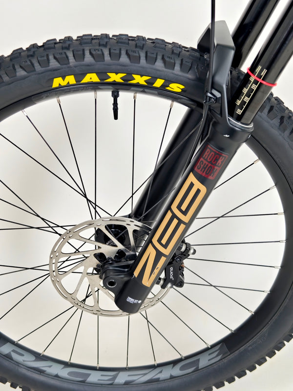 Santa Cruz Nomad 5 C R 27.5 2022 / LARGE / Carbon / Excellent Condition