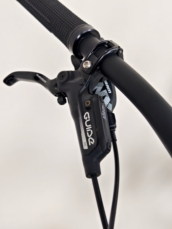 Santa Cruz Nomad 5 C R 27.5 2022 / LARGE / Carbon / Excellent Condition