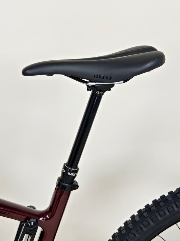 Santa Cruz Nomad 5 C R 27.5 2022 / LARGE / Carbon / Excellent Condition