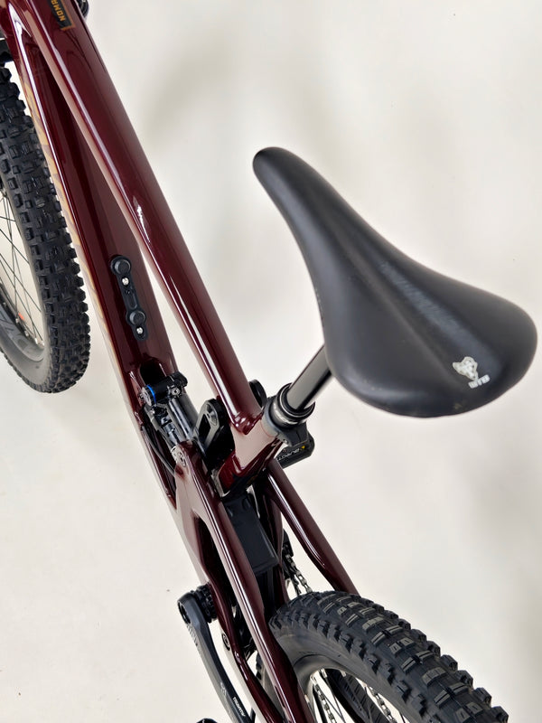 Santa Cruz Nomad 5 C R 27.5 2022 / LARGE / Carbon / Excellent Condition
