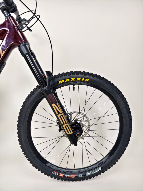 Santa Cruz Nomad 5 C R 27.5 2022 / LARGE / Carbon / Excellent Condition