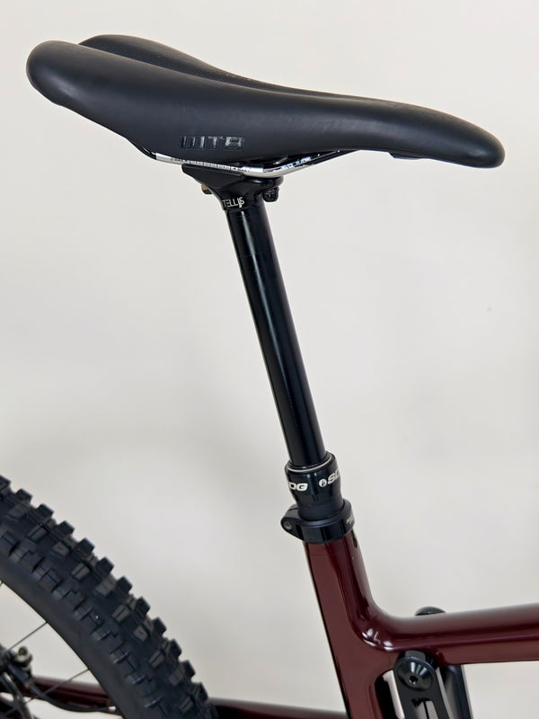 Santa Cruz Nomad 5 C R 27.5 2022 / LARGE / Carbon / Excellent Condition
