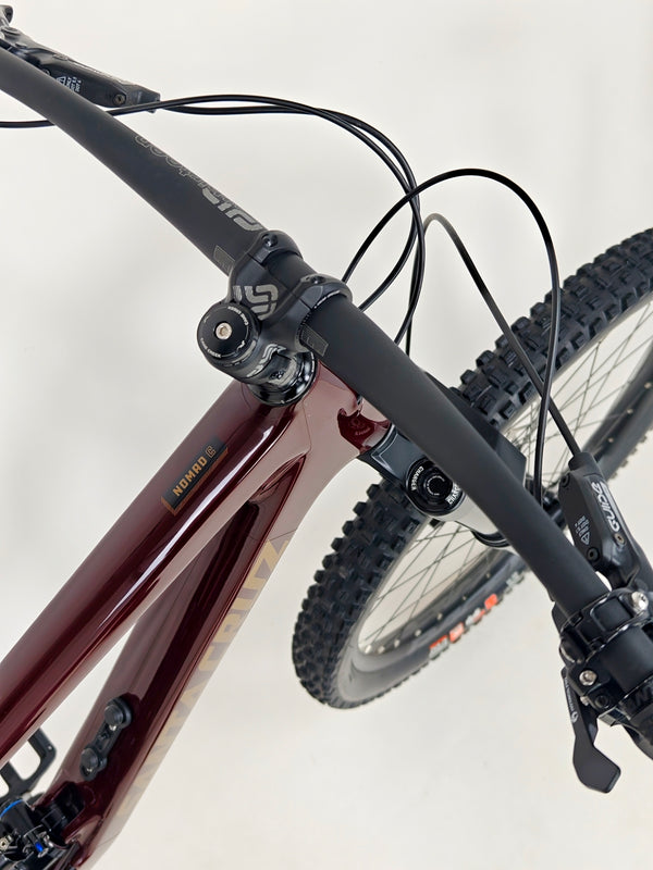 Santa Cruz Nomad 5 C R 27.5 2022 / LARGE / Carbon / Excellent Condition