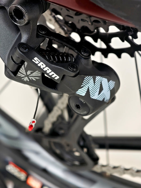 Santa Cruz Nomad 5 C R 27.5 2022 / LARGE / Carbon / Excellent Condition