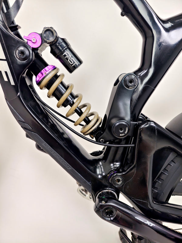 Nukeproof Giga 297 Limited-Edition "Sprung" Carbon 2023 / MEDIUM / Custom Built / Excellent Condition
