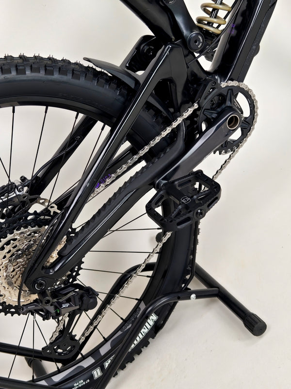 Nukeproof Giga 297 Limited-Edition "Sprung" Carbon 2023 / MEDIUM / Custom Built / Excellent Condition