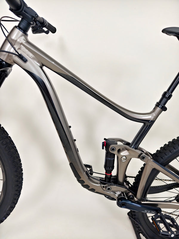 Giant Reign 29 2022 / LARGE / RRP: £2,999.00 / Excellent Condition!