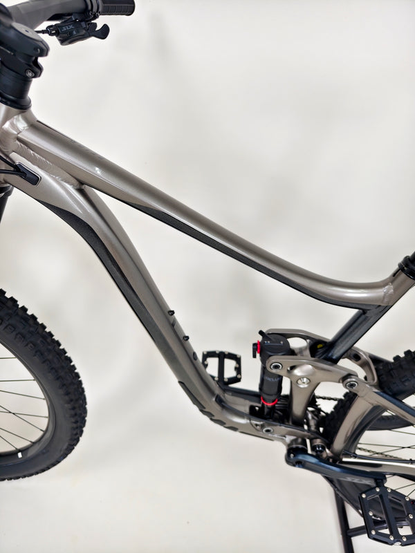 Giant Reign 29 2022 / LARGE / RRP: £2,999.00 / Excellent Condition!