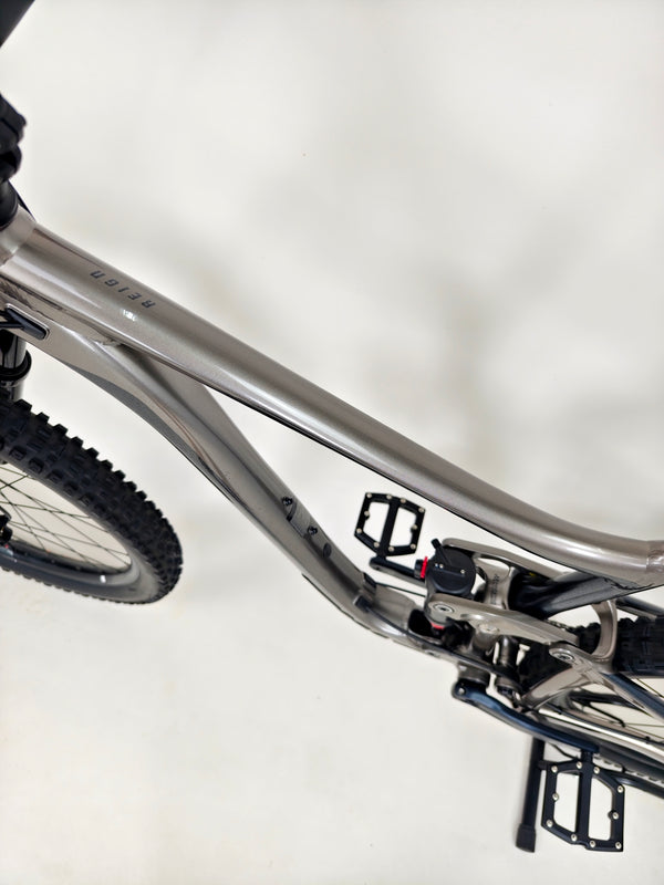 Giant Reign 29 2022 / LARGE / RRP: £2,999.00 / Excellent Condition!