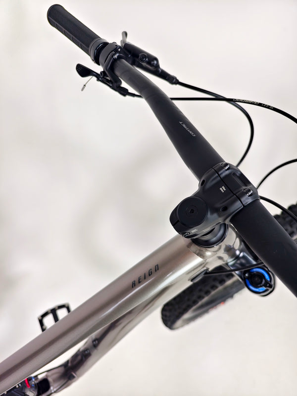 Giant Reign 29 2022 / LARGE / RRP: £2,999.00 / Excellent Condition!