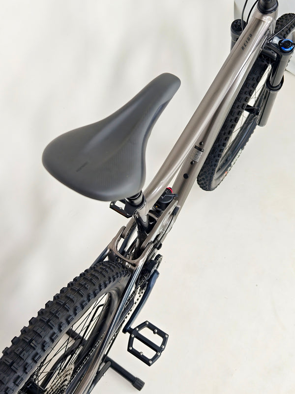 Giant Reign 29 2022 / LARGE / RRP: £2,999.00 / Excellent Condition!