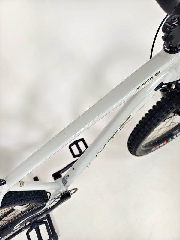 Whyte 905 V4 2022 Mountain Bike / MEDIUM / RRP: £2,099.00 / Very Good Condition!