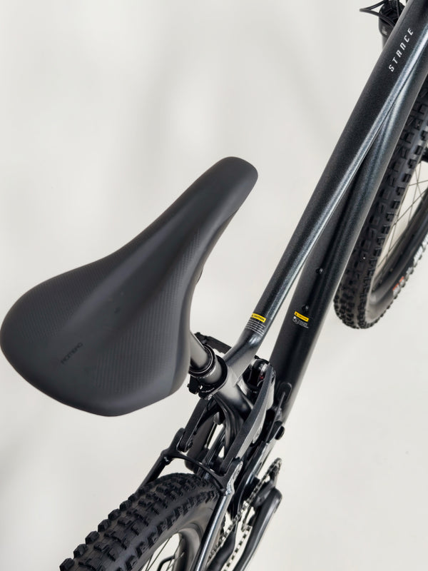 Giant Stance 29 2 2024 / LARGE / Dropper / Tubeless / RRP: £1,999.00 / Like NEW!