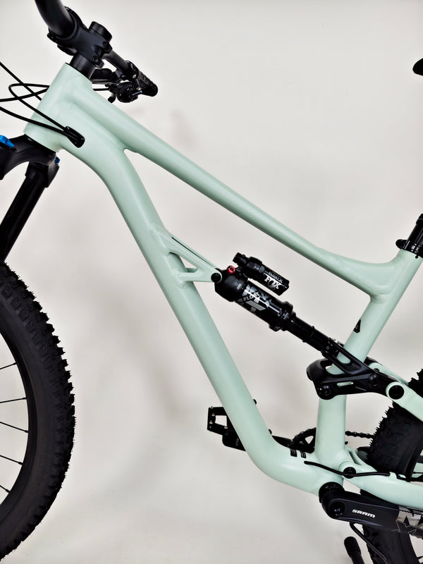 Specialized Status 160 2023 / LARGE (S4) / RRP: £2,900.00 / Very Good Condition