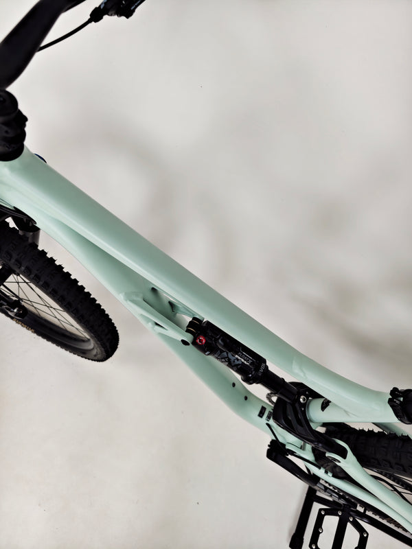 Specialized Status 160 2023 / LARGE (S4) / RRP: £2,900.00 / Very Good Condition