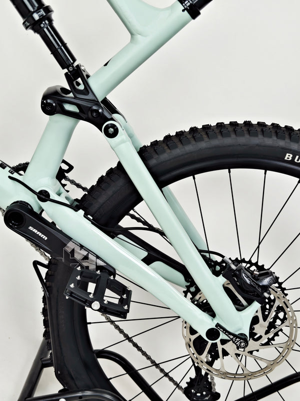 Specialized Status 160 2023 / LARGE (S4) / RRP: £2,900.00 / Very Good Condition