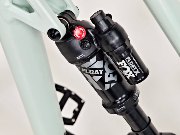 Specialized Status 160 2023 / LARGE (S4) / RRP: £2,900.00 / Very Good Condition