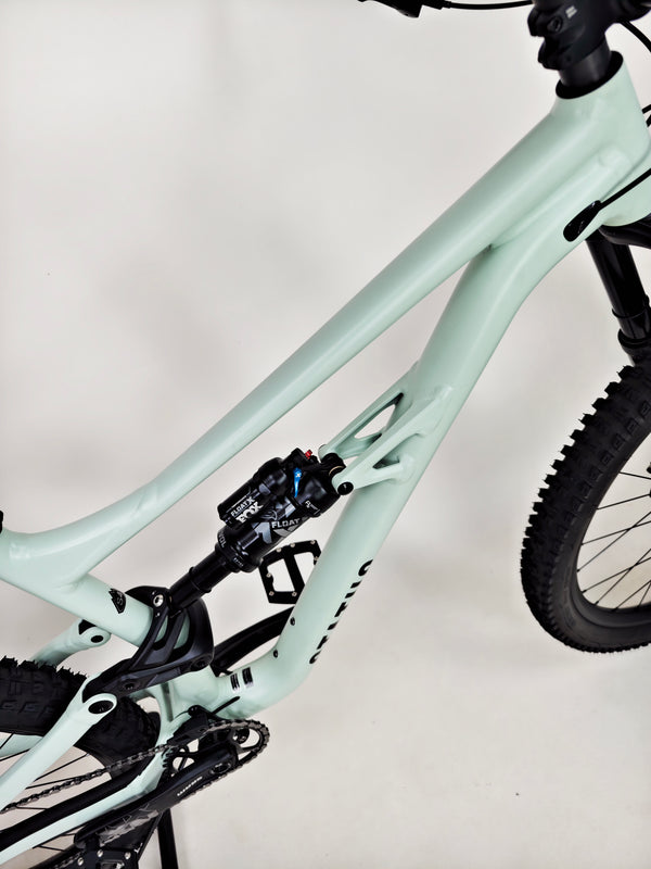 Specialized Status 160 2023 / LARGE (S4) / RRP: £2,900.00 / Very Good Condition
