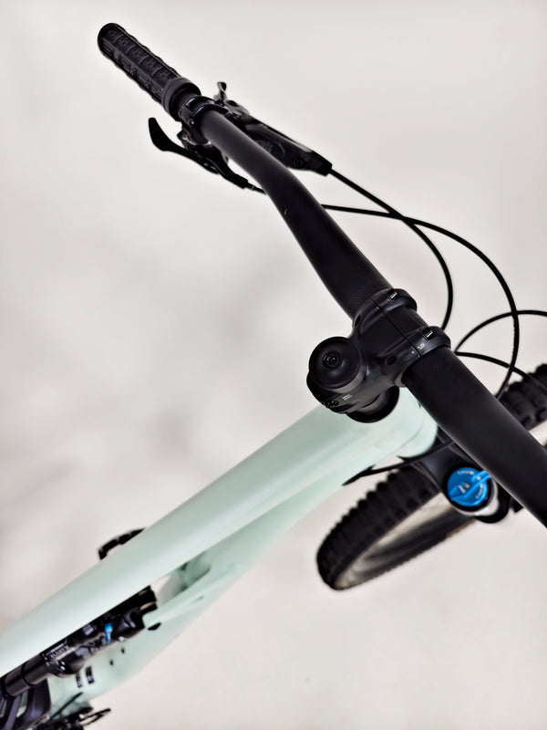 Specialized Status 160 2023 / LARGE (S4) / RRP: £2,900.00 / Very Good Condition