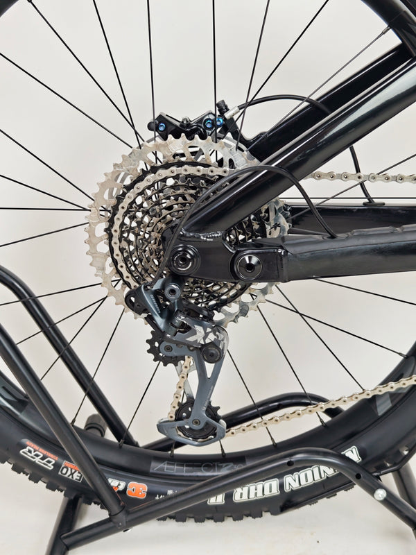Vitus Sommet 297 AMP Mountain Bike 2022 / MEDIUM / RRP: £4,599.99 / Very Good Condition!
