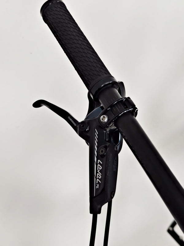 Santa Cruz Blur 4 C S 2022 / MEDIUM / RRP: £5,499.00 / Very Good Condition
