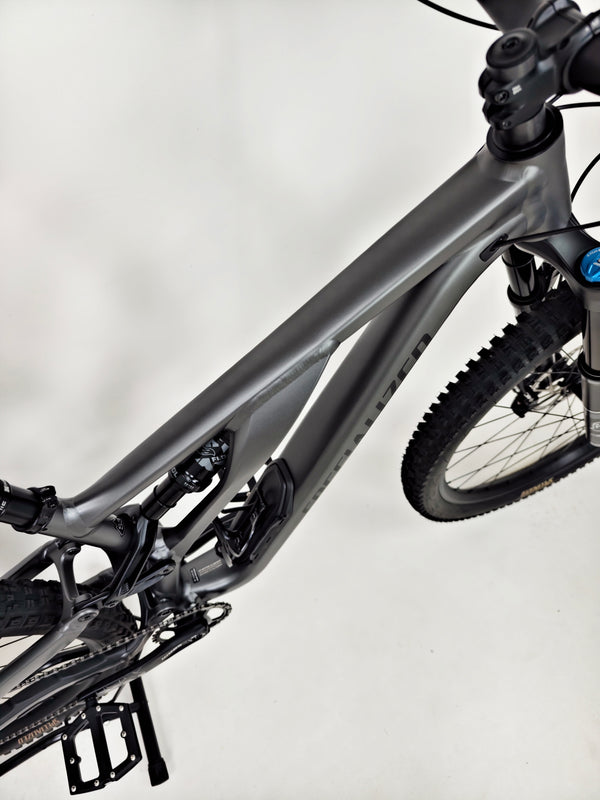 Specialized Stumpjumper EVO Comp Alloy 29 / MEDIUM (S3) / Very Good Condition