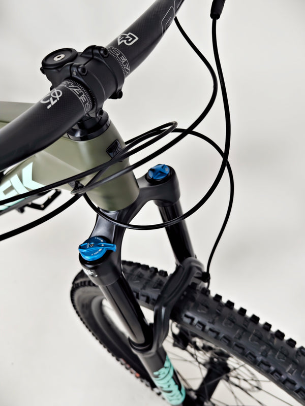 Trek Slash 9.7 SLX + XT 29 2022 / MEDIUM / RRP: £4,700.00 / Excellent Condition!