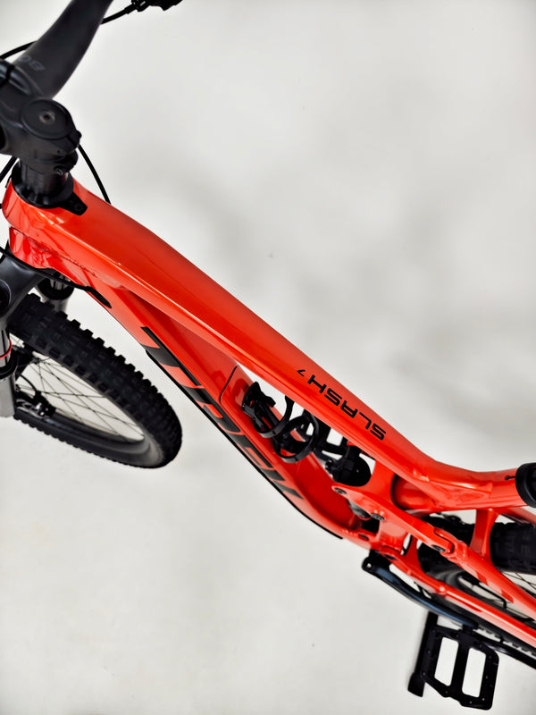 Trek Slash 7 2023 / MEDIUM / RRP: £3,200.00 / Very Good Condition