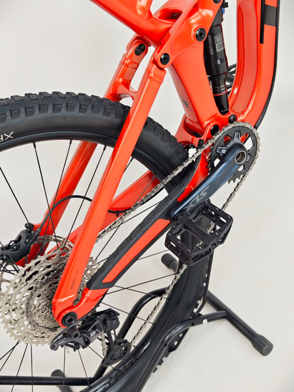 Trek Slash 7 2023 / MEDIUM / RRP: £3,200.00 / Very Good Condition