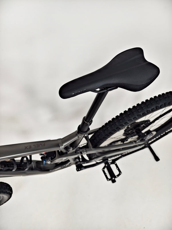TREK Fuel EX 9.7 Gen 6 2023 CARBON / LARGE / RRP: £4,175.00 / Very Good Condition