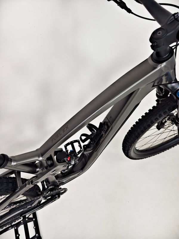 TREK Fuel EX 9.7 Gen 6 2023 CARBON / LARGE / RRP: £4,175.00 / Very Good Condition