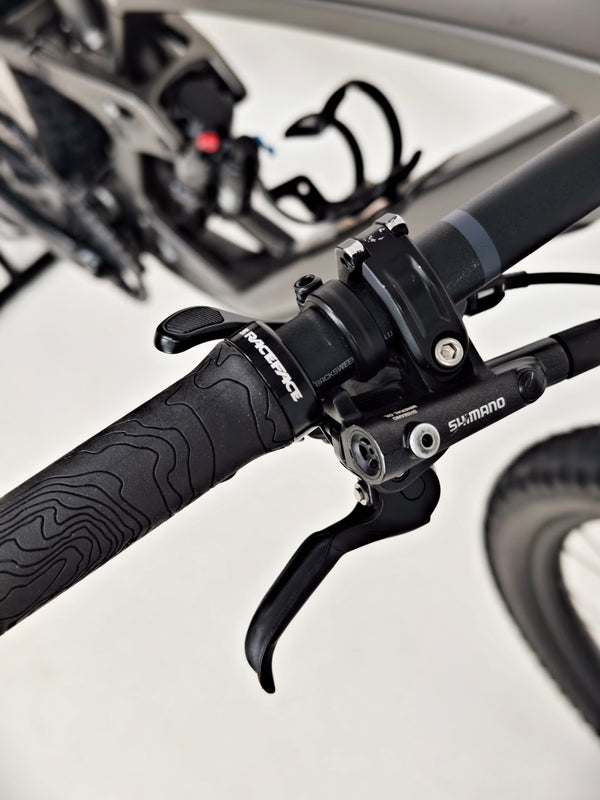TREK Fuel EX 9.7 Gen 6 2023 CARBON / LARGE / RRP: £4,175.00 / Very Good Condition